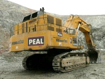 Pelle Komatsu dans une carriere